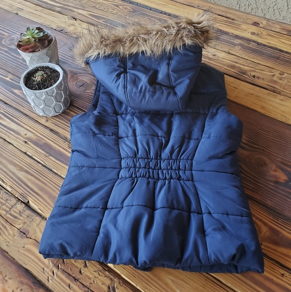 Vest - Picture 3 of 4